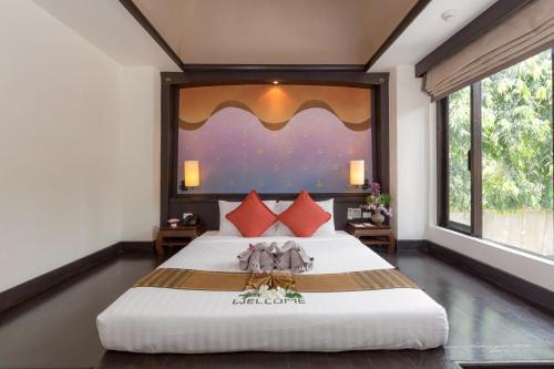 Hotel The Village Resort & Spa