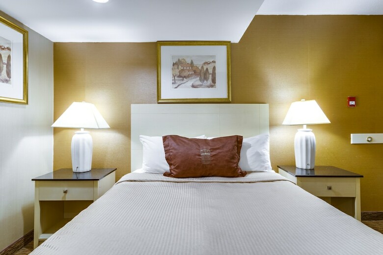 Hotel Monte Carlo Inns Toronto West Suites