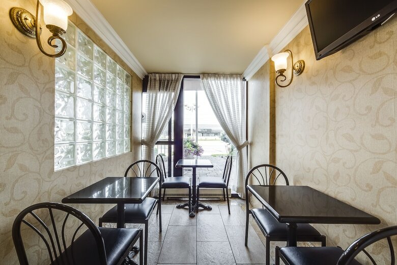 Hotel Monte Carlo Inns Toronto West Suites