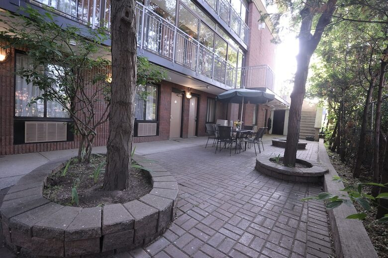 Hotel Monte Carlo Inns Toronto West Suites