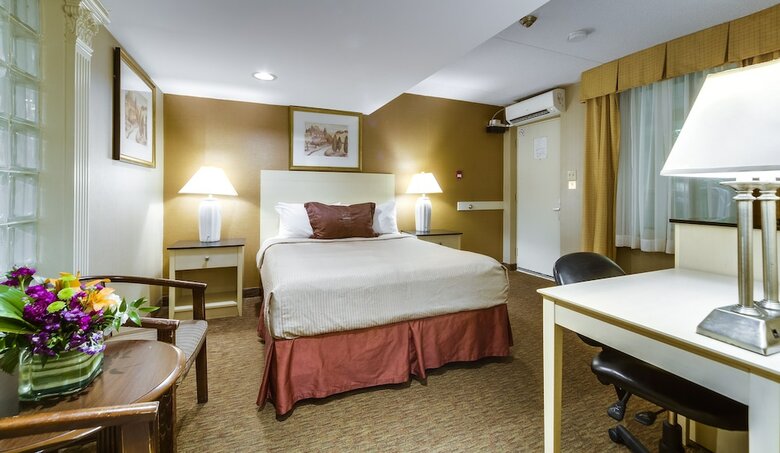 Hotel Monte Carlo Inns Toronto West Suites