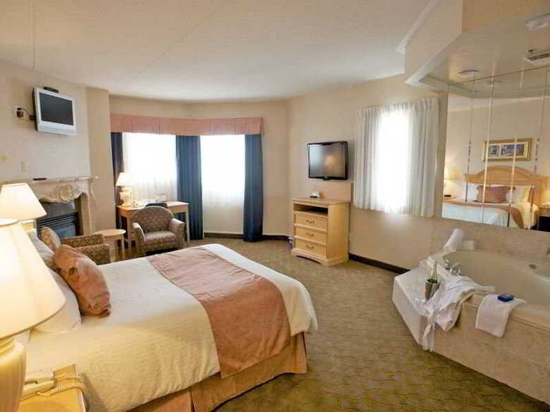 Hotel Monte Carlo Inns - Brampton Suites