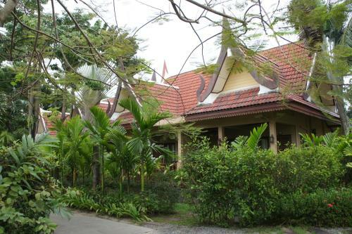 Hotel Palm Village