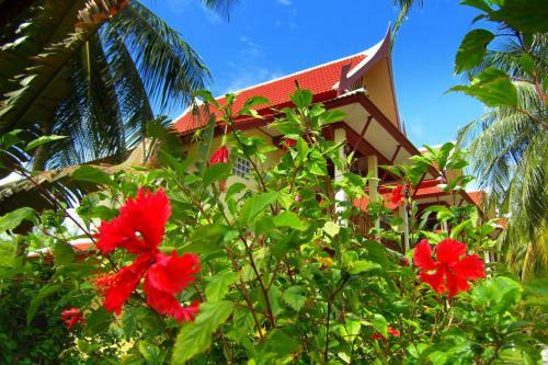 Hotel Palm Village