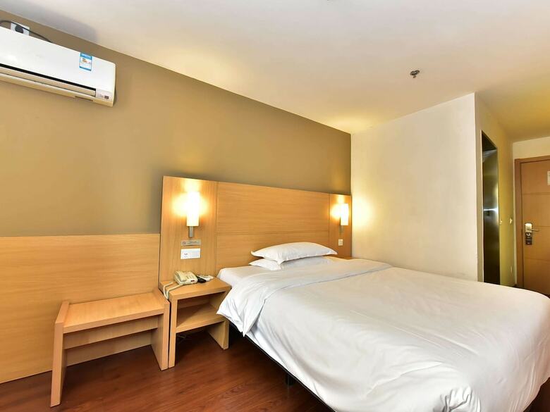 Hotel Ibis Ningbo Tianyi Square