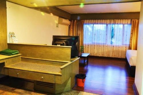 Basaya Beach Hotel & Resort
