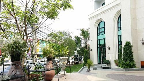 S.n. Plus Hotel