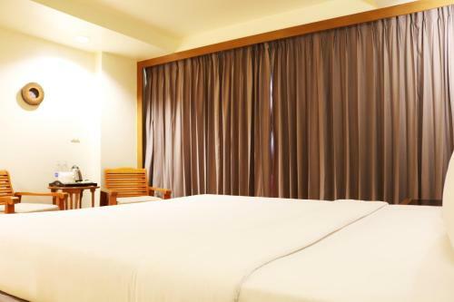 Sunshine Hotel & Residences