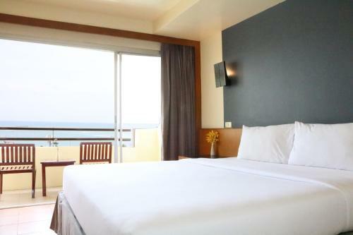 Sunshine Hotel & Residences
