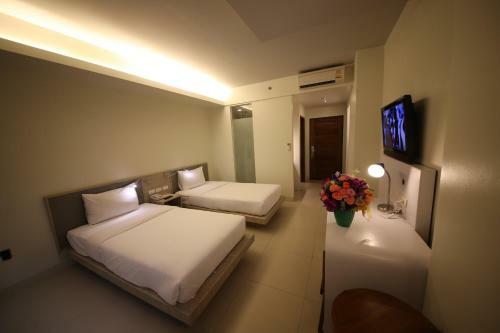 Sunshine Hotel & Residences