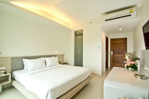 Sunshine Hotel & Residences