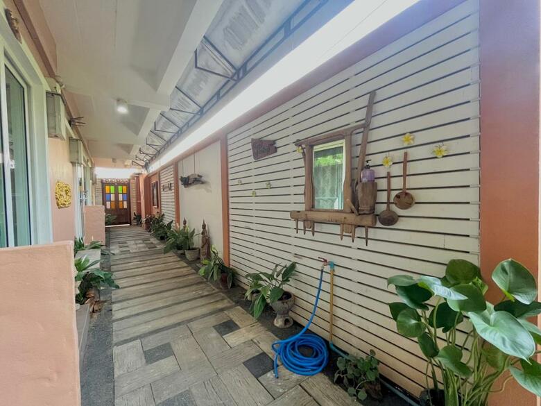 Hostal Baanbaramee Guesthouse