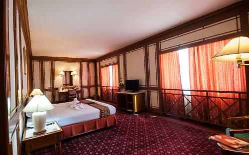Diamond Plaza Hotel