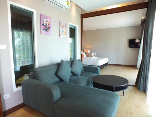 Hotel C&n Kho Khao Beach Resort