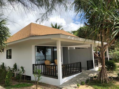 Hotel Nakara Long Beach Resort