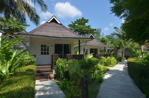 Hotel Nakara Long Beach Resort