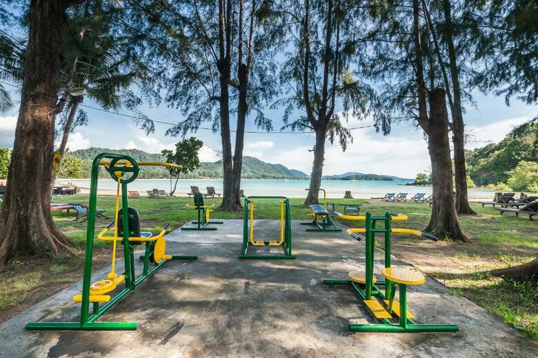 Hotel Kaw Kwang Beach Resort