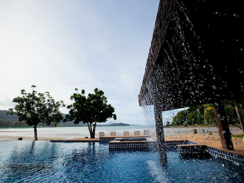 Hotel Kaw Kwang Beach Resort