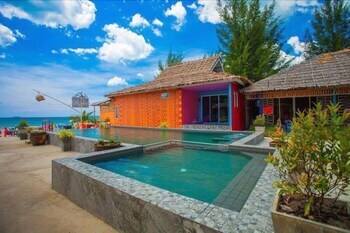 Hotel Cha-ba Bungalow & Art Gallery