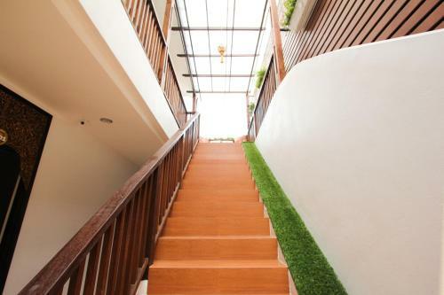Hotel Ratchiangsaen Flora House