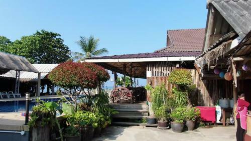 Hotel Lanta New Coconut Bungalow