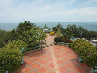 Long Beach Cha Am Hotel