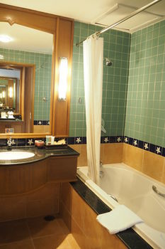 Woodlands Hotel And Resort