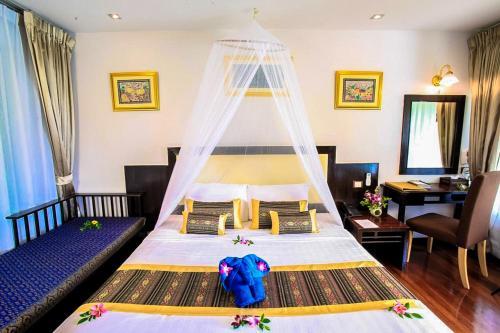 Hotel Phi Phi Natural Resort