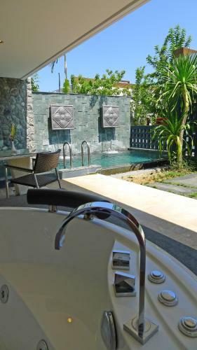 Hotel The Nchantra Pool Suite Phuket