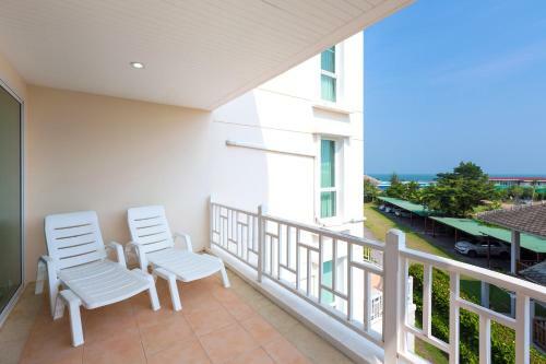 Apartamentos Baan Poolom Beachfront Condominium