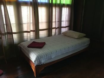 Hostal Baan Are Gong Riverside Homestay