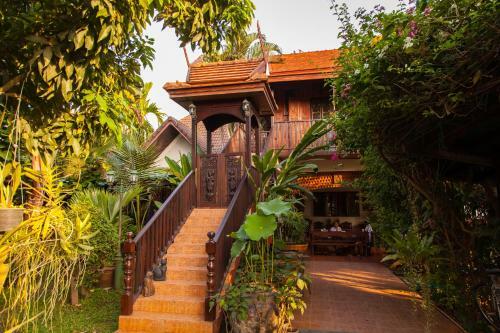 Hotel Golden Teak Home Resort