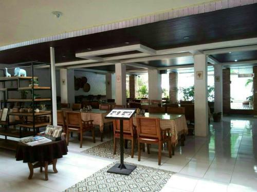 Hostal Thana Hotel & Guest House