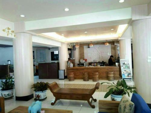 Hostal Thana Hotel & Guest House
