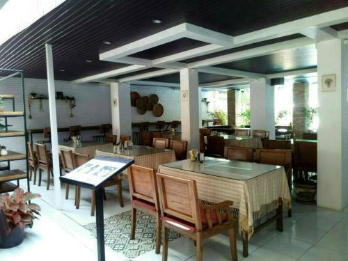 Hostal Thana Hotel & Guest House