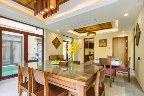 Hotel Yalong Bay Villas & Spa