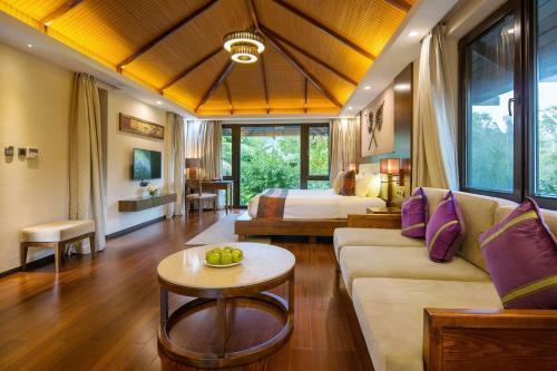 Hotel Yalong Bay Villas & Spa