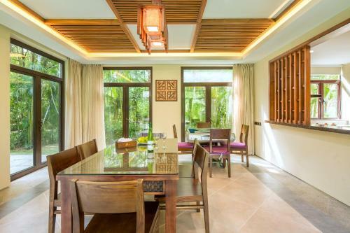 Hotel Yalong Bay Villas & Spa