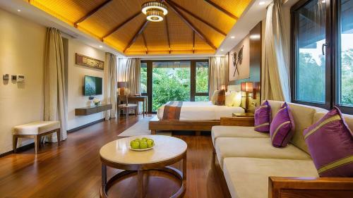 Hotel Yalong Bay Villas & Spa