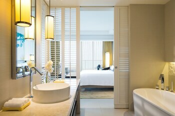 Hotel Renaissance Sanya Resort & Spa
