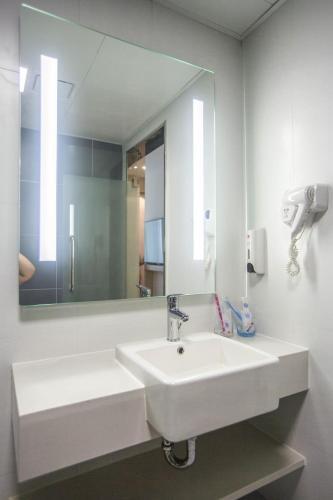 Hotel Hanting Express Shanghai Plaza 66