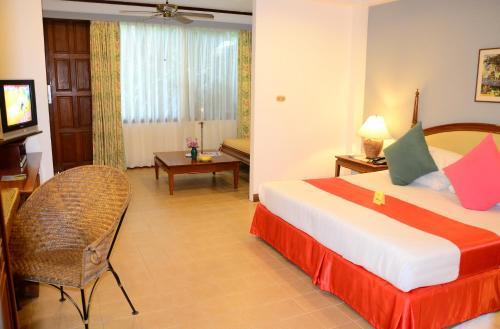 Hotel White House Beach Resort And Spa