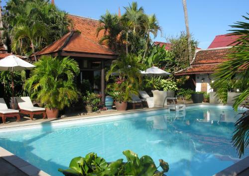 Hotel White House Beach Resort And Spa
