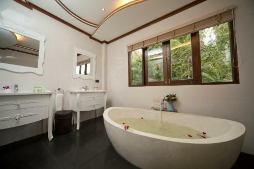 Hotel Paradise Island Estate