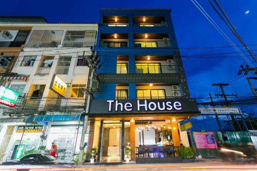 Hostal The House Patong