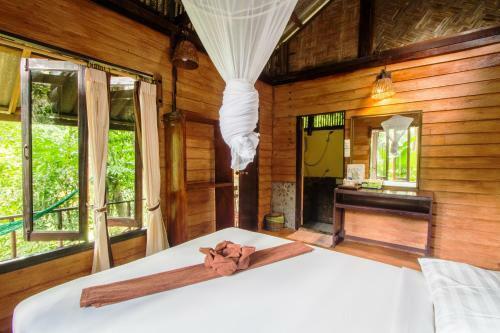 Lodge Khaosok Riverside Cottages