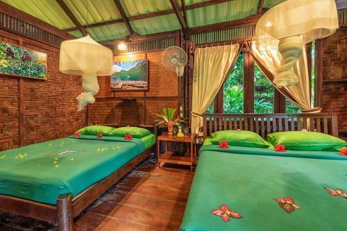 Lodge Khaosok Riverside Cottages
