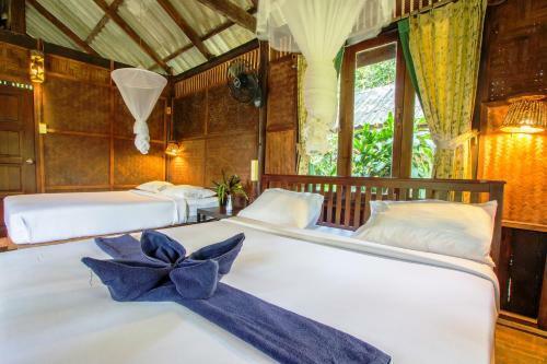 Lodge Khaosok Riverside Cottages