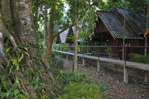 Lodge Khaosok Riverside Cottages