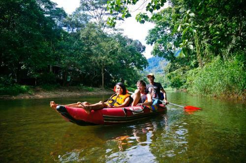 Lodge Khaosok Riverside Cottages